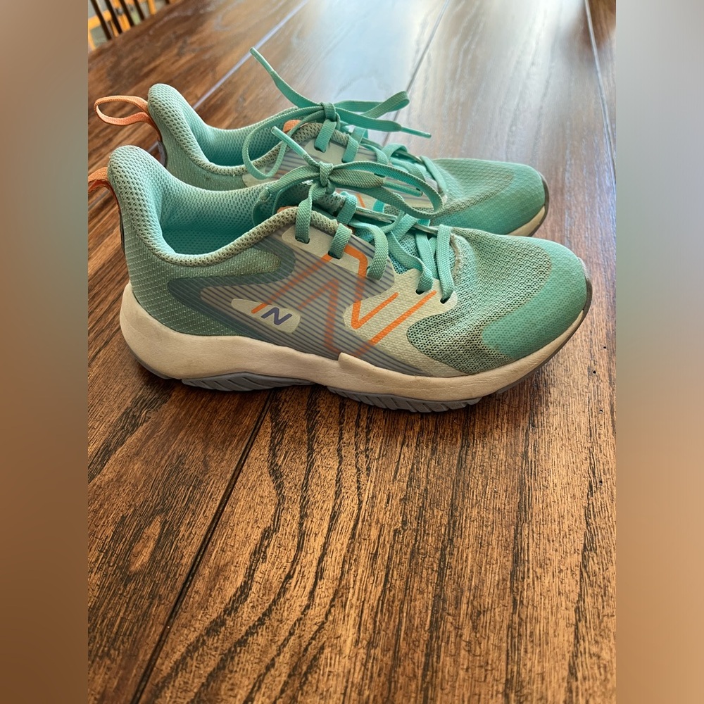 Girls New Balance tennis shoes (Size 1)